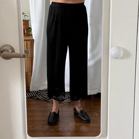 PLEATS PLEASE - ISSEY MIYAKE - Black - Pleated Straight Leg Cropped Pants - Picture 2 of 7